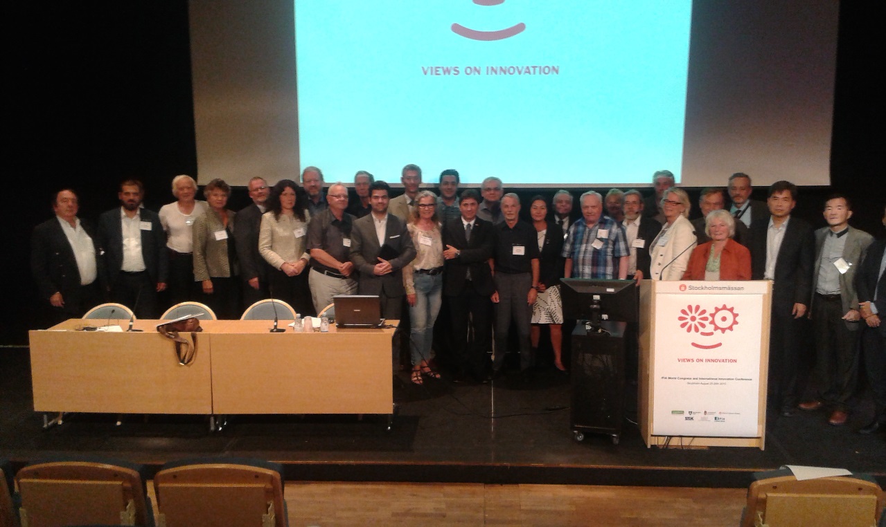 Foto da Família IFIA no final do Congresso Mundial de Inventores em Estocolmo, na Suécia